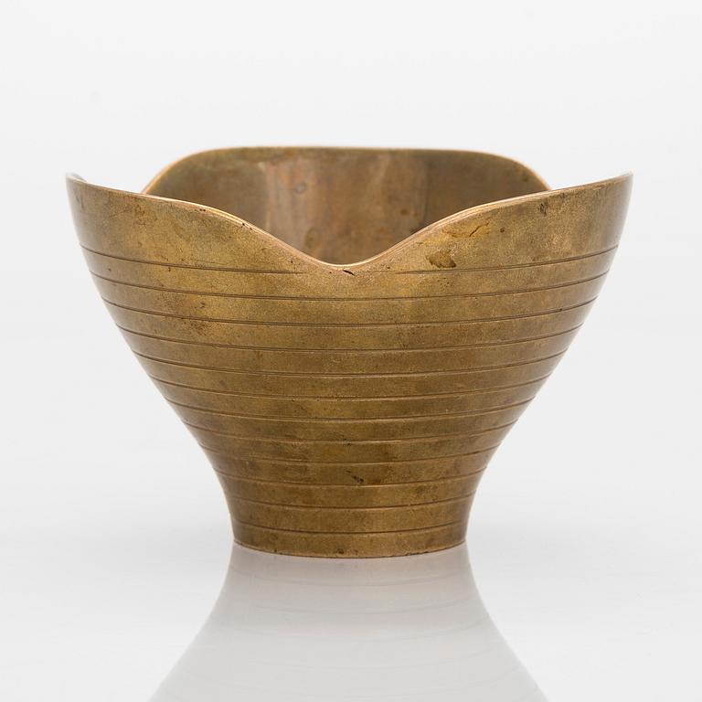 Paavo Tynell, a bronze bowl for Taito.