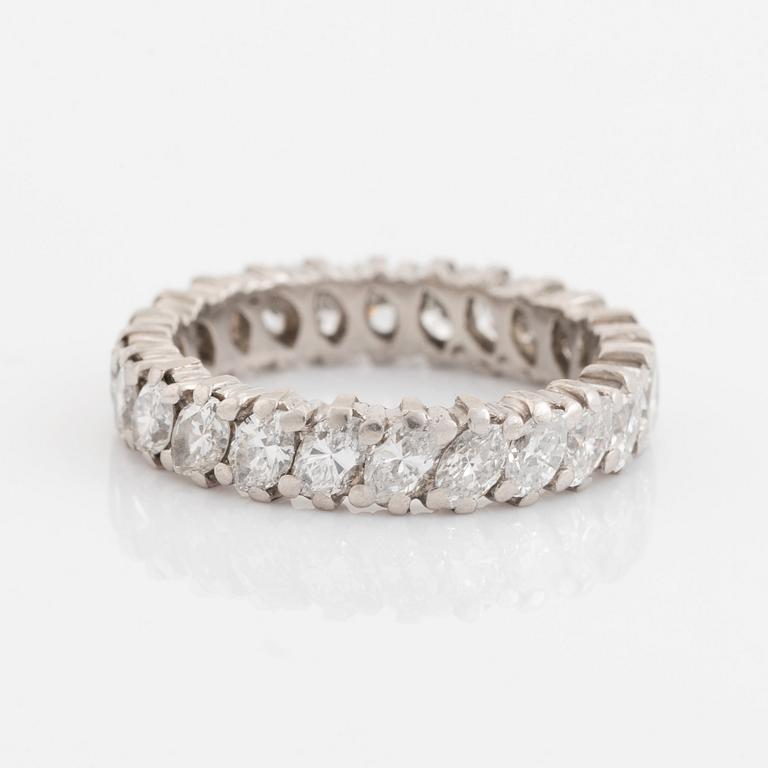 Cartier ring platina med navettslipade diamanter.