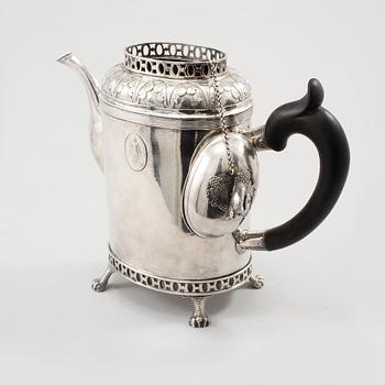 KAFFEKANNA, silver, Carl Lindström, Borås, empire, 1833, vikt 974 gram.