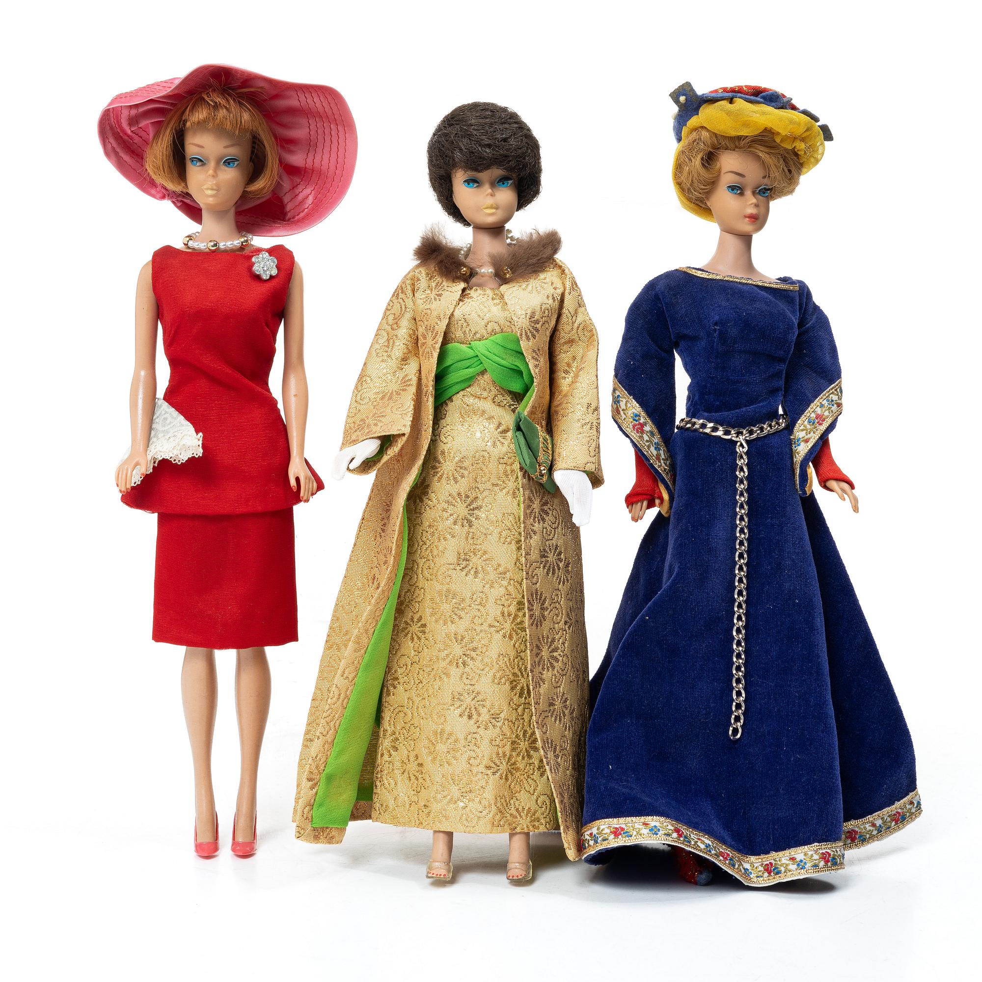 Barbiedockor, 3 st, samt kläder och accessoarer, Mattel, 1960-tal.
