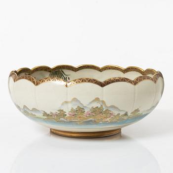 Bålskål, satsumagods. Japan, Meiji (1868-1912).