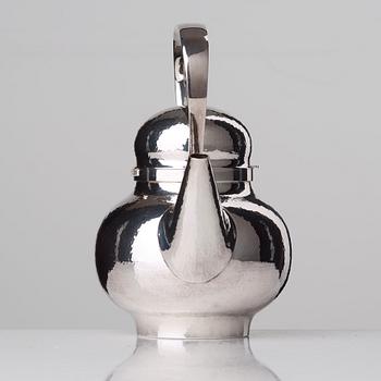 An Eric Löfman sterling teapot, executed by Markström Uppsala 1976.