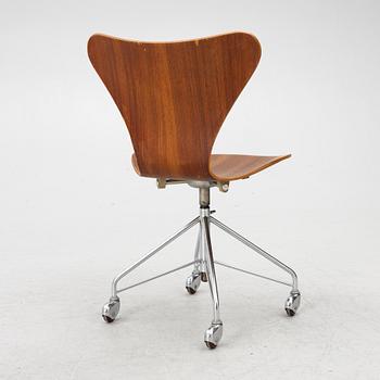 Arne Jacobsen, a 'Seven' swivel chair Fritz Hansen, Denmark, 1964.