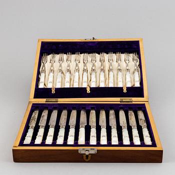 BESTICK, 24 delar, silver och pärlemor, Sheffield 1903.