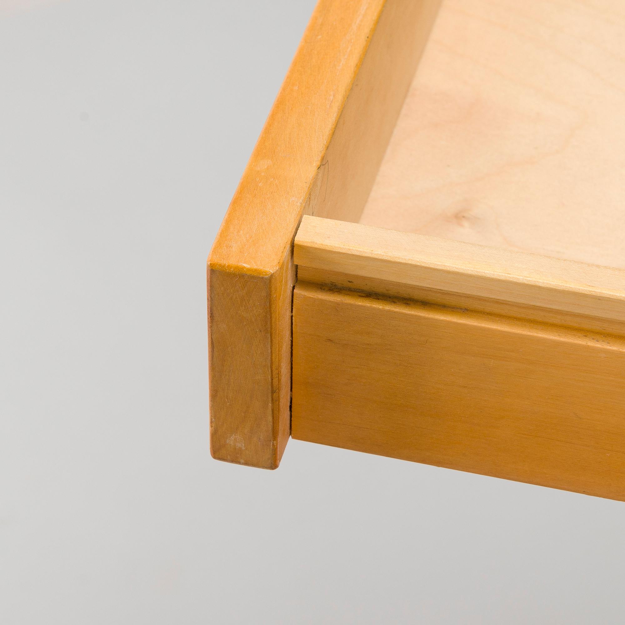 Alvar Aalto, skrivbord, "K81" för O.Y. Huonekalu-ja Rakennustyötehdas A.B. 1900-talets mitt.