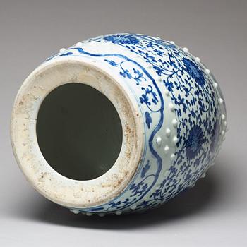 A pair of blue and white garden seats, Qing dynasty, 18th Century.