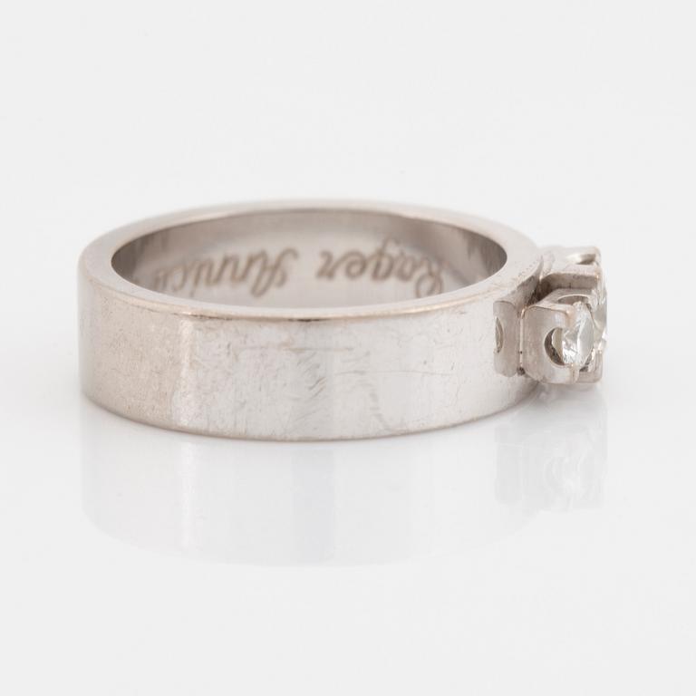 Ring, 18K vitguld med briljanter.