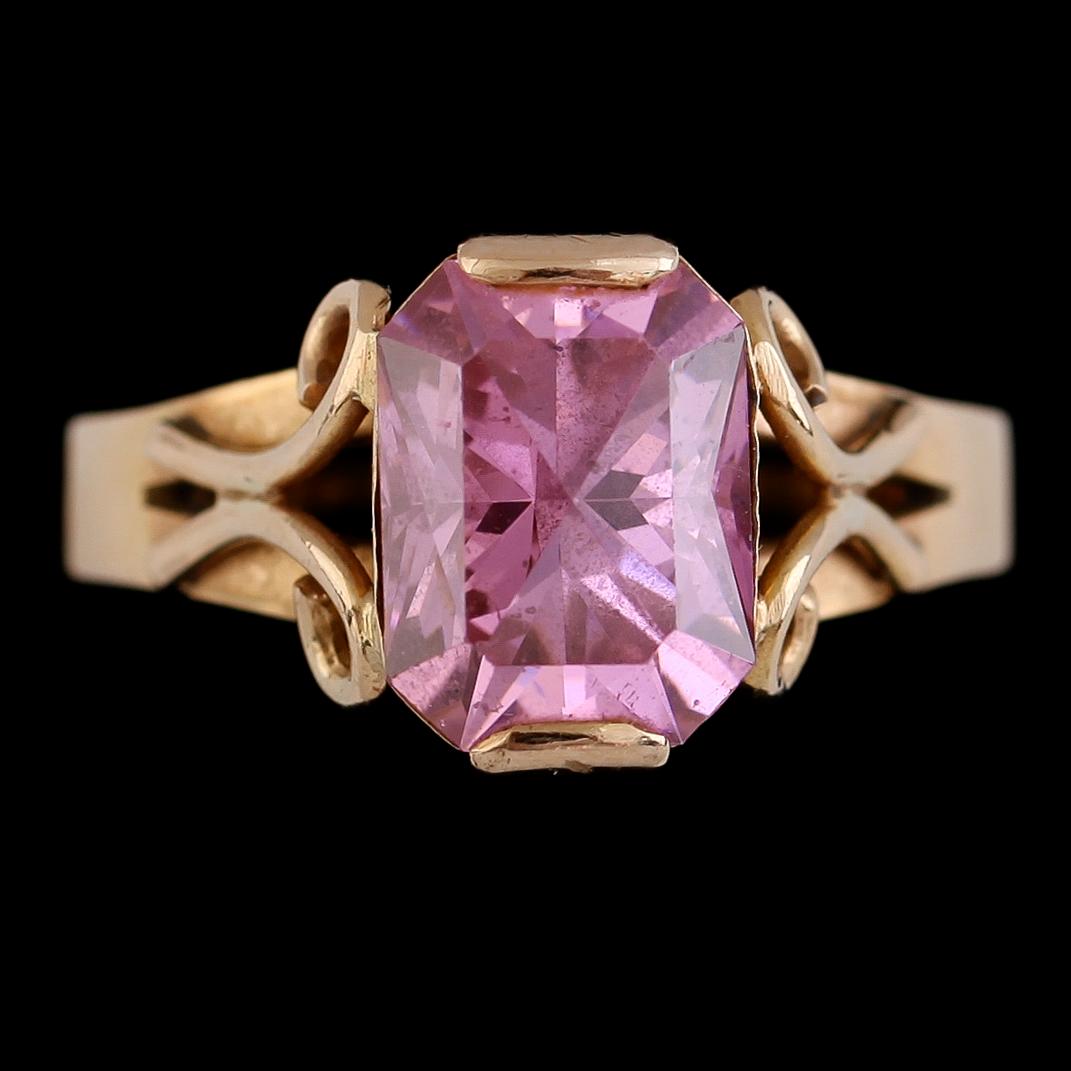 RING, 18 k guld, Pers Guldsmedja, Norrköping 1994. Vikt 6 g.