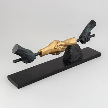 Carl Fredrik Reuterswärd, skulptur, patinerad brons, signerad och numrerad 36/69. Gjutarstämpel Fonderia M Italy.