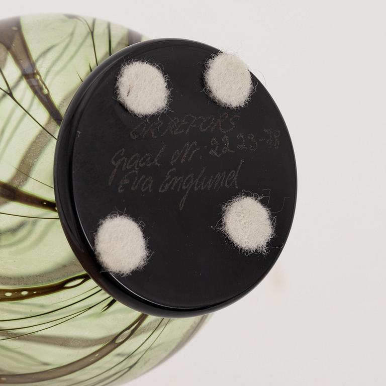 Eva Englund, skål samt flaska/vas, graalteknik, Orrefors, 1977-1978.