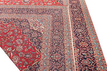 A Kashan carpet, c. 403 x 292 cm.
