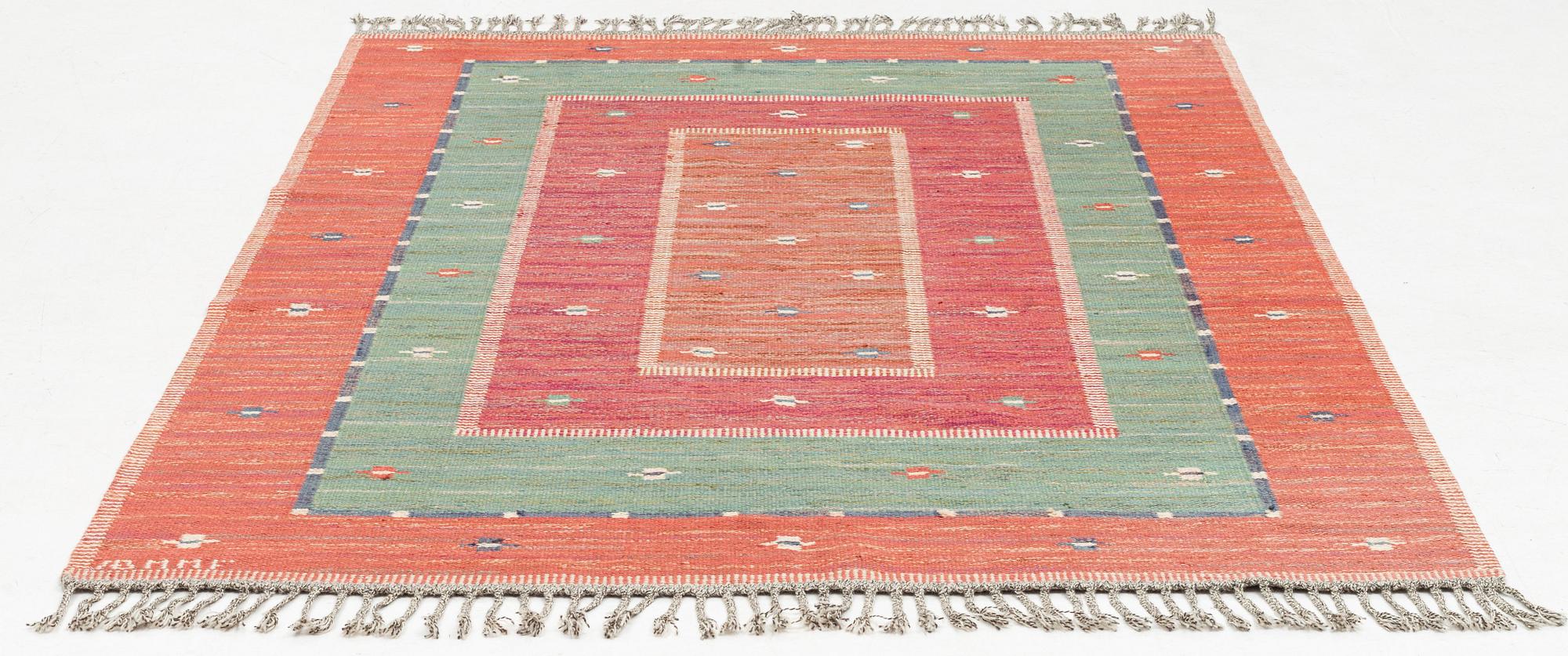 Märta Måås-Fjetterström, matta, "Röda Bårdmattan med grönt", rölakan, ca 242 x 170 cm, signerad AB MMF.