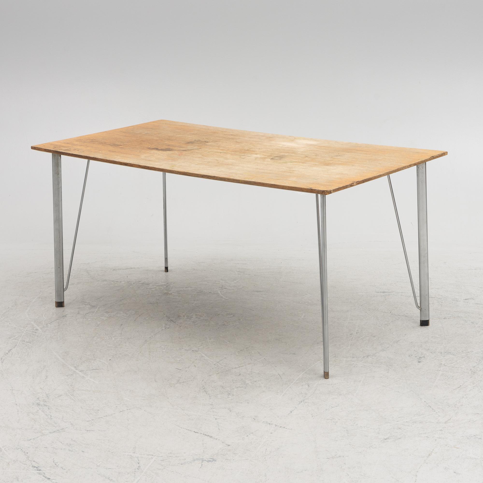 Arne Jacobsen, skrivbord, FH 3605, Fritz Hansen, 1900-talets andra hälft.