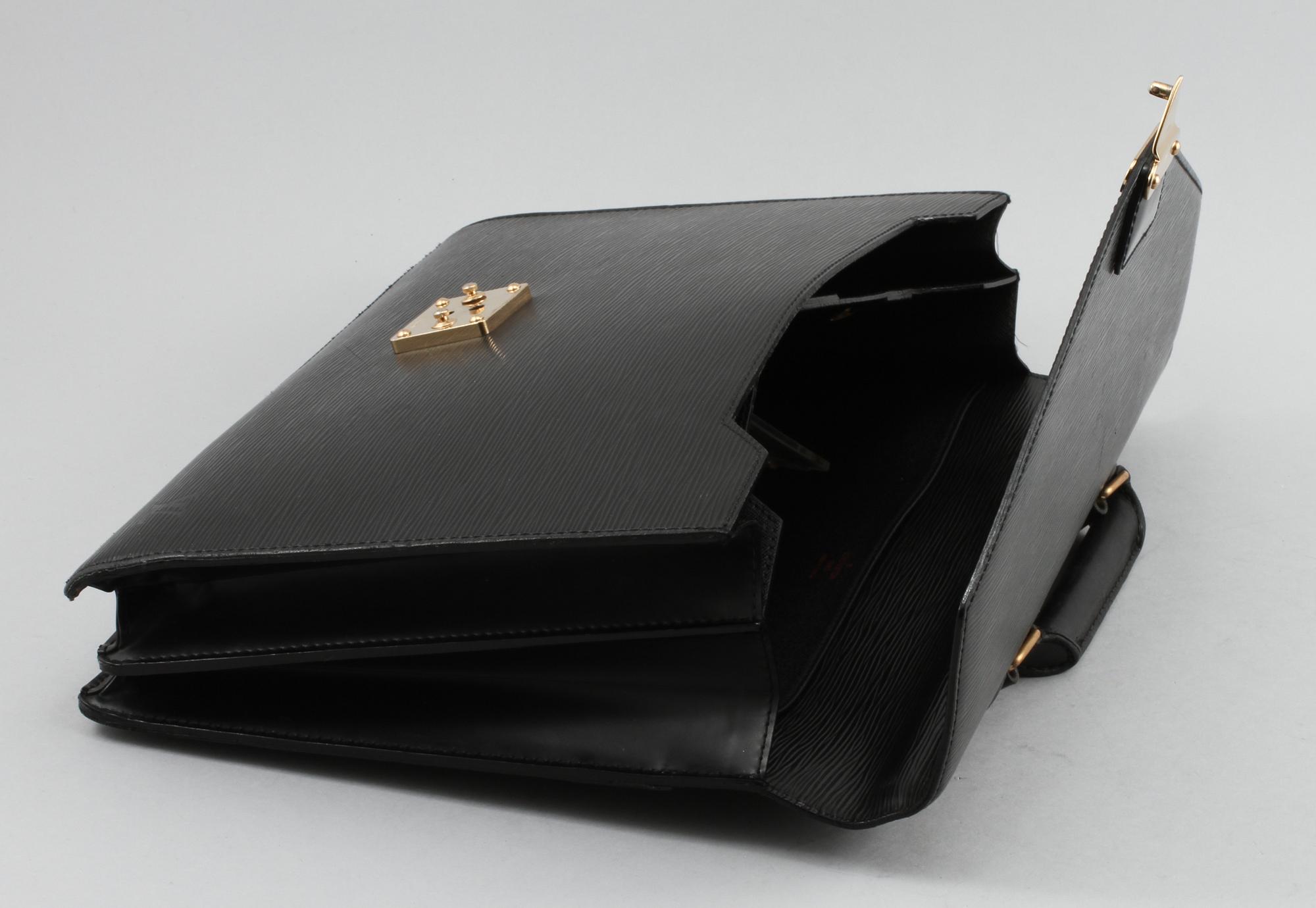 PORTFÖLJ, "Serviette conseiller ambassadeure Epi", Louis Vuitton.