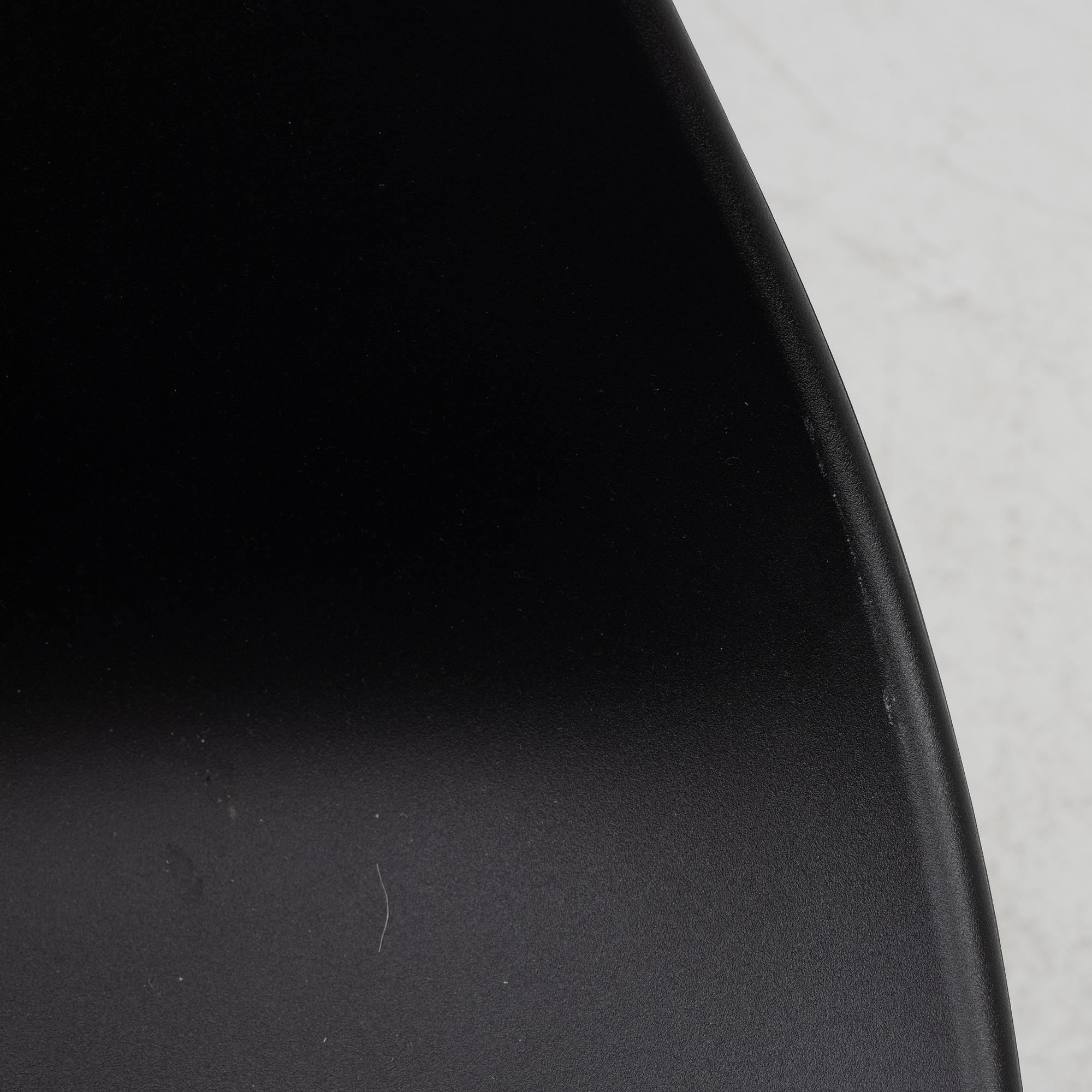 Arne Jacobsen, stol, "Droppen", Fritz Hansen, 2021.