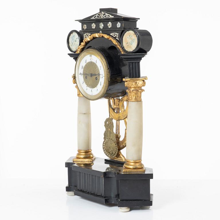 Table pendulum clock, 19th century.