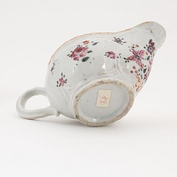 A pair of Chinese plates, a serving dish and a cream jug, Qing dynasty, 18th Century.