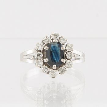 Ring in 14K white gold with an oval faceted sapphire and round brilliant-cut diamonds.