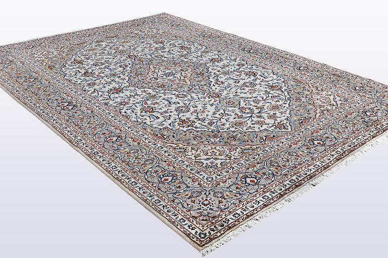 A carpet, Kashan, ca 348 x 246 cm.