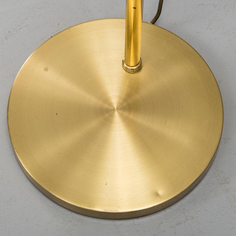 GOLVLAMPOR, ett par, 1900-talets andra hälft.