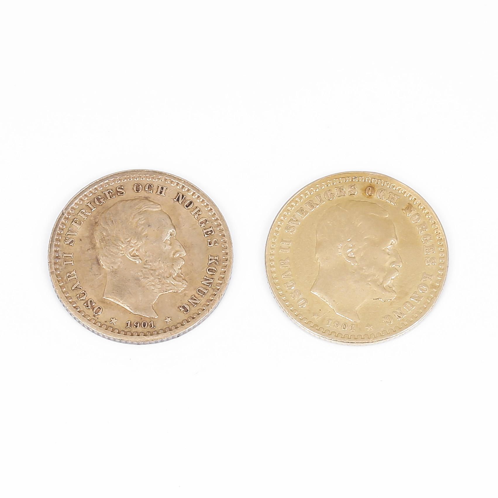 GULDMYNT, 2 ST. 5 kr. Troligen ca 20 karat guld, Oscar II. Vikt ca 4,4 gram.