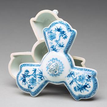 A blue and white cruet stand, Qing dynasty, Qianlong (1736-95).