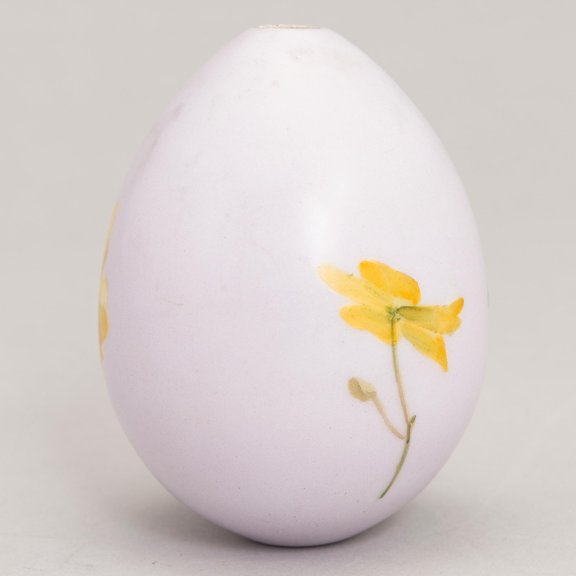 A Russian porcelain Easter egg from around the turn of the 20th Century.