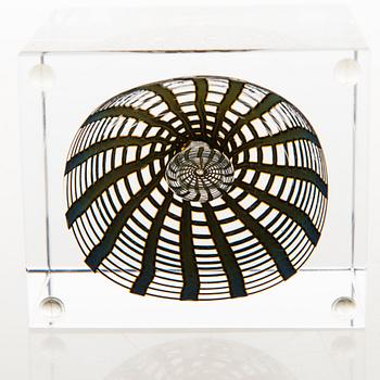 OIVA TOIKKA, AN ANNUAL CUBE, glass, signed Oiva Toikka Nuutajärvi 2002, numbered 98/2000.