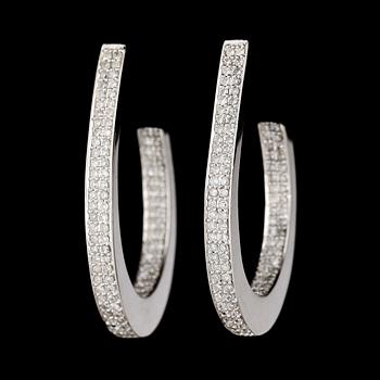 ÖRHÄNGEN, ett par, 14k vitguld med briljantslipade diamanter tot ca 1 ct. Total vikt ca 7,8 gram.