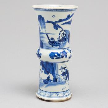 A blue and white vase, Transition, 17th/18th century.