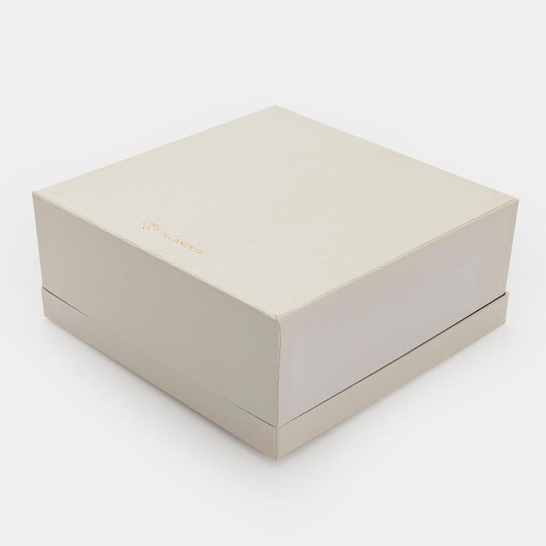 A. Tillander, skål, sterlingsilver och emalj. Helsingfors 2005.