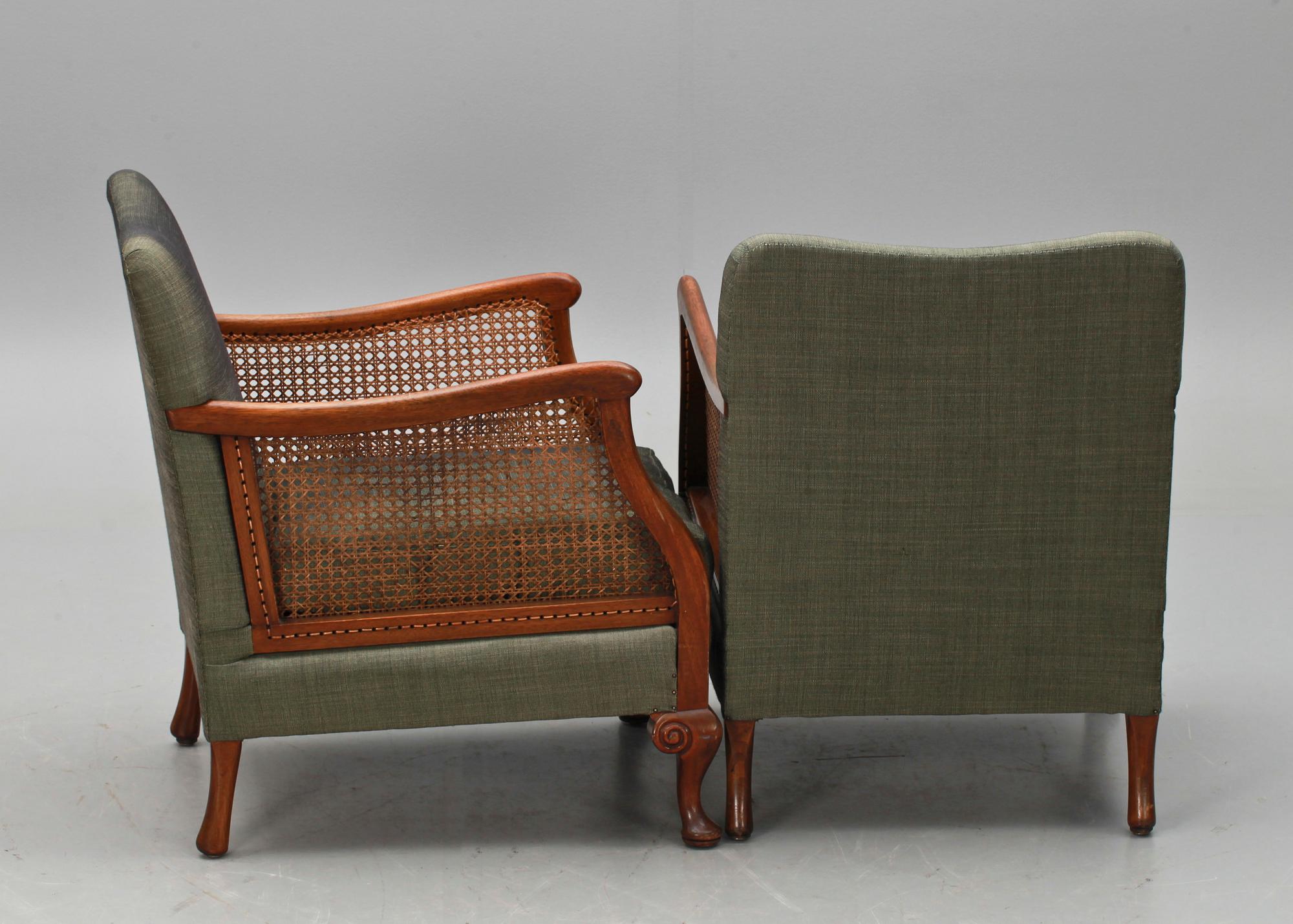 FÅTÖLJER, ett par, Chippendalestil, 1900-tal.