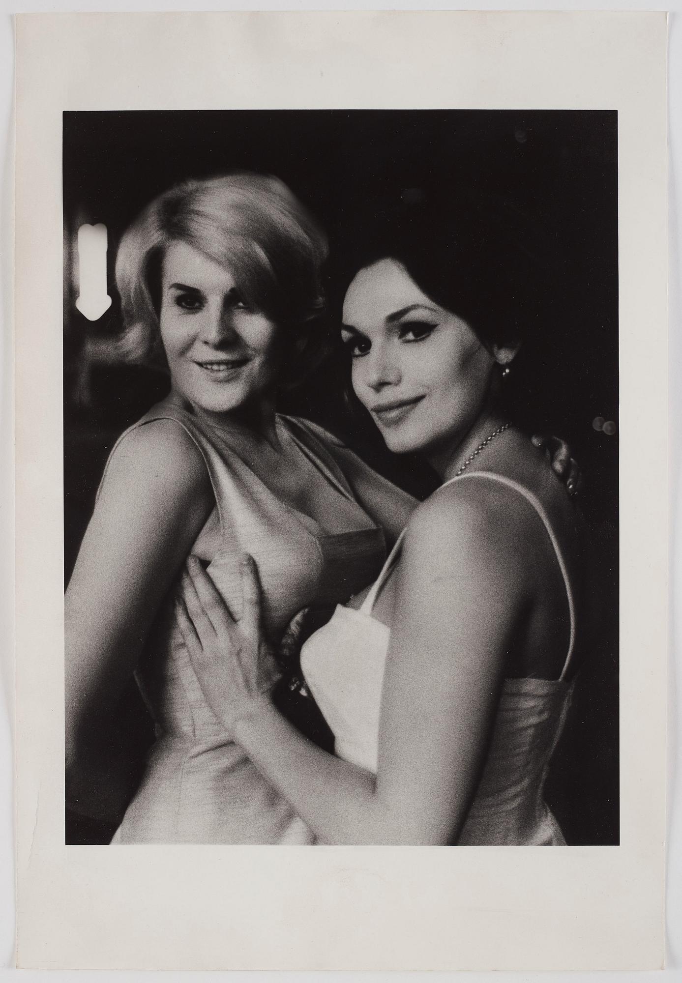 Christer Strömholm, "Gina och Nana, Paris, 1963".