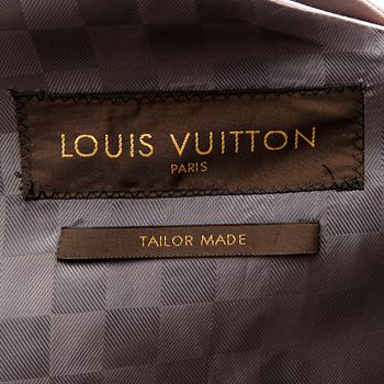 VÄST, Louis Vuitton.
