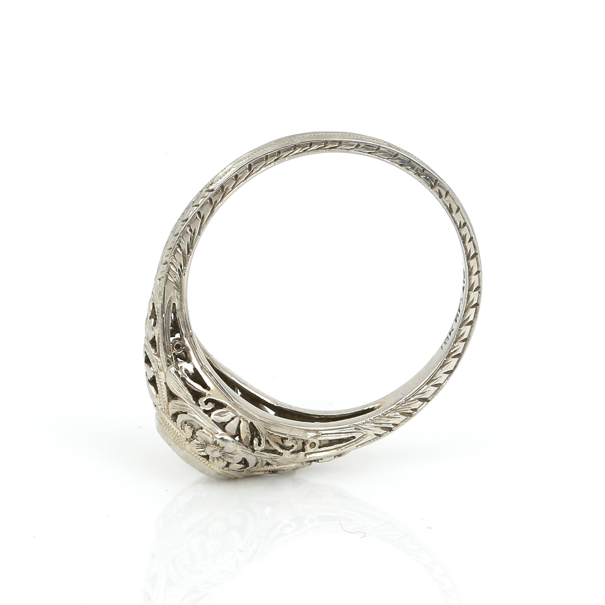 RING, 18K vitguld med briljantslipad diamant ca 0,20 ct, USA, 1900-talets första hälft. Total vikt ca 2,37 g.