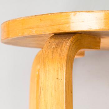 Alvar Aalto, jakkaroita 3 kpl, malli 60, 1900-luvun puoliväli.