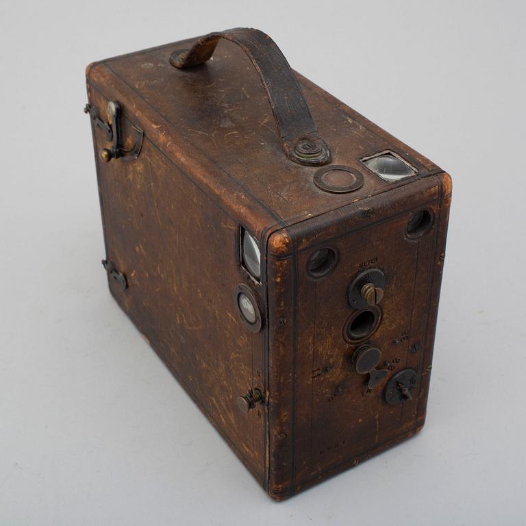 A SWEDISH CAMERA, Hasselblads Svenska Express, CA 1900.