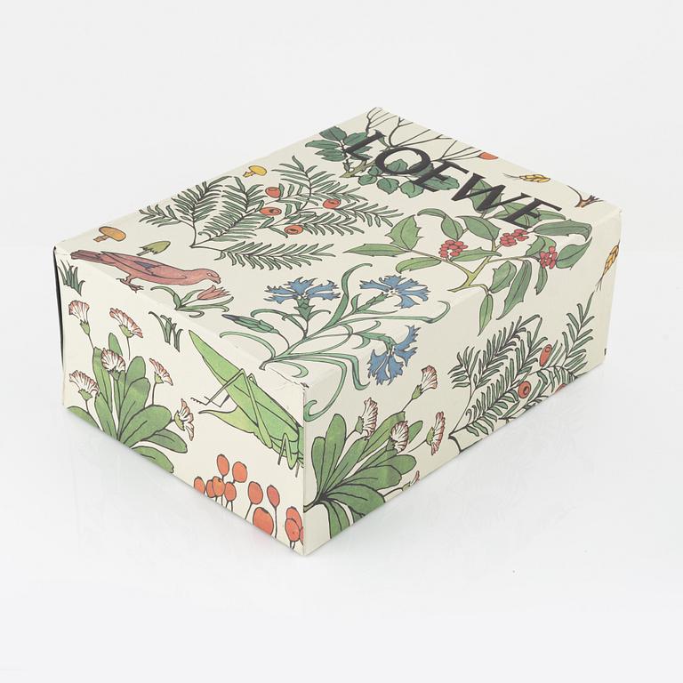 LOEWE, A black leather 'Flamenco'.