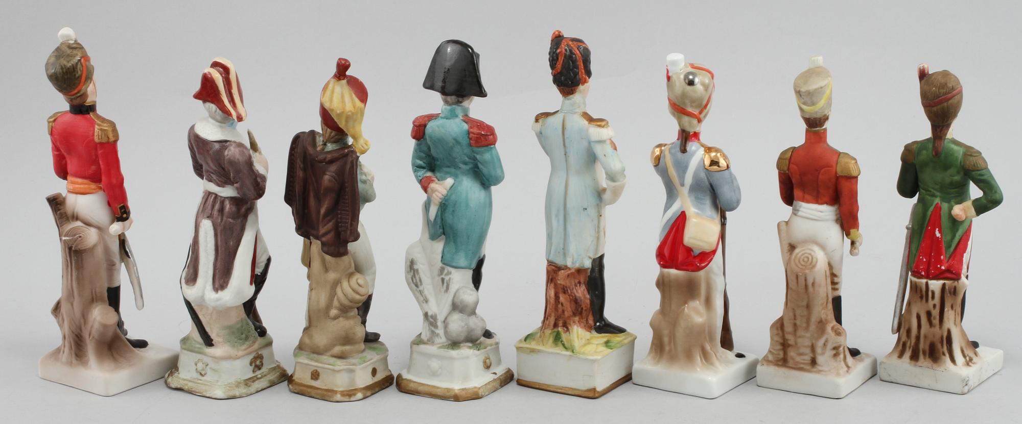 FIGURINER, 8 st, porslin, 1900-talets andra hälft.
