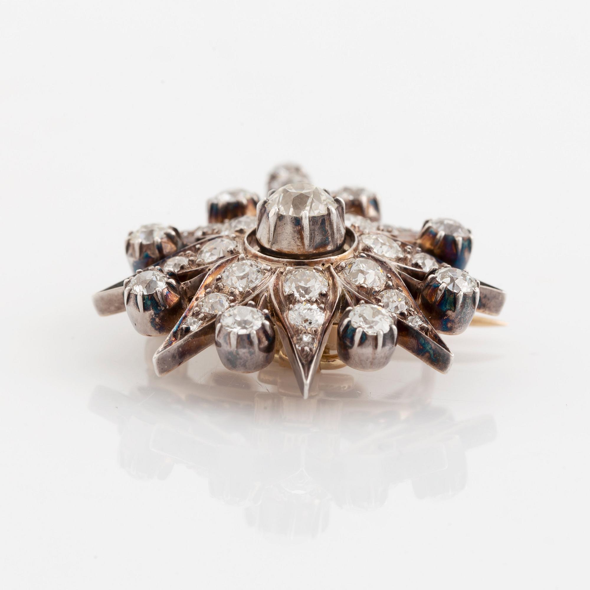 A 19th century gold and silver brooch/pendant set with old-cut diamonds.