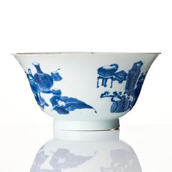 A blue and white bowl, Qing dynasty, Kangxi (1662-1722).