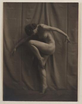 Karl Struss, "48 photographs of the female figure".