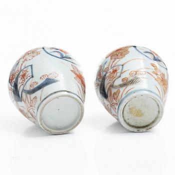 A pair of Japanese imari porcelain jars, 19th century.