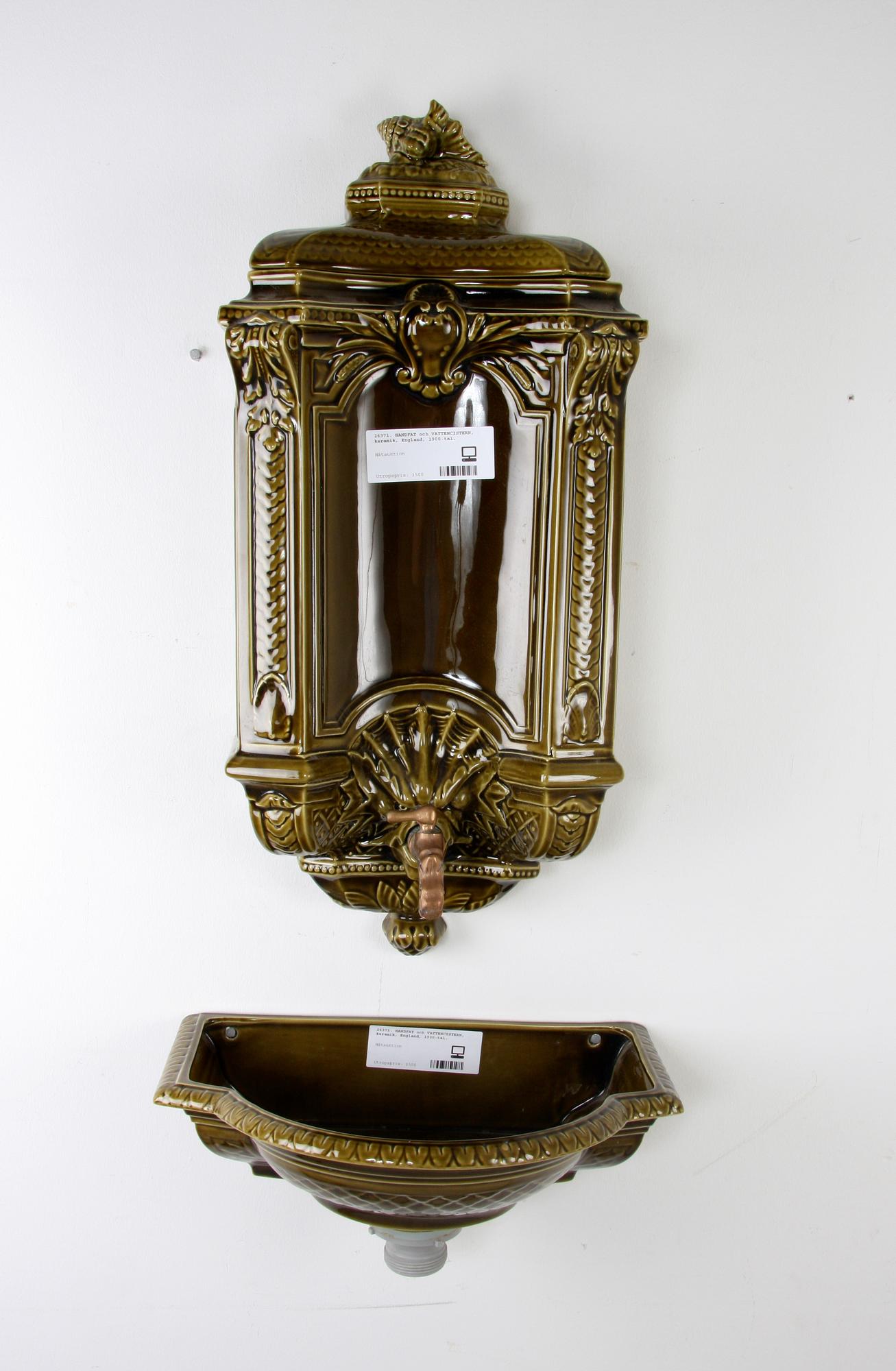 HANDFAT och VATTENCISTERN, keramik, England, 1900-tal.