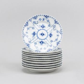 17 parts of the porcelain dining service 'Musselmalet' from Royal Copenhagen.