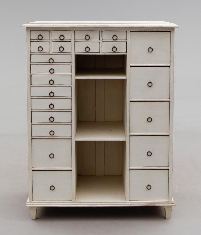LÅDFACK / KRYDDSKÄNK, 1800-talets mitt.
