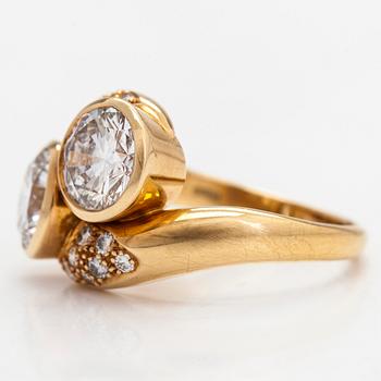 Ring, 18K guld, briljantslipade diamanter totalt ca 3.56 ct. Schweiz. Med intyg.
