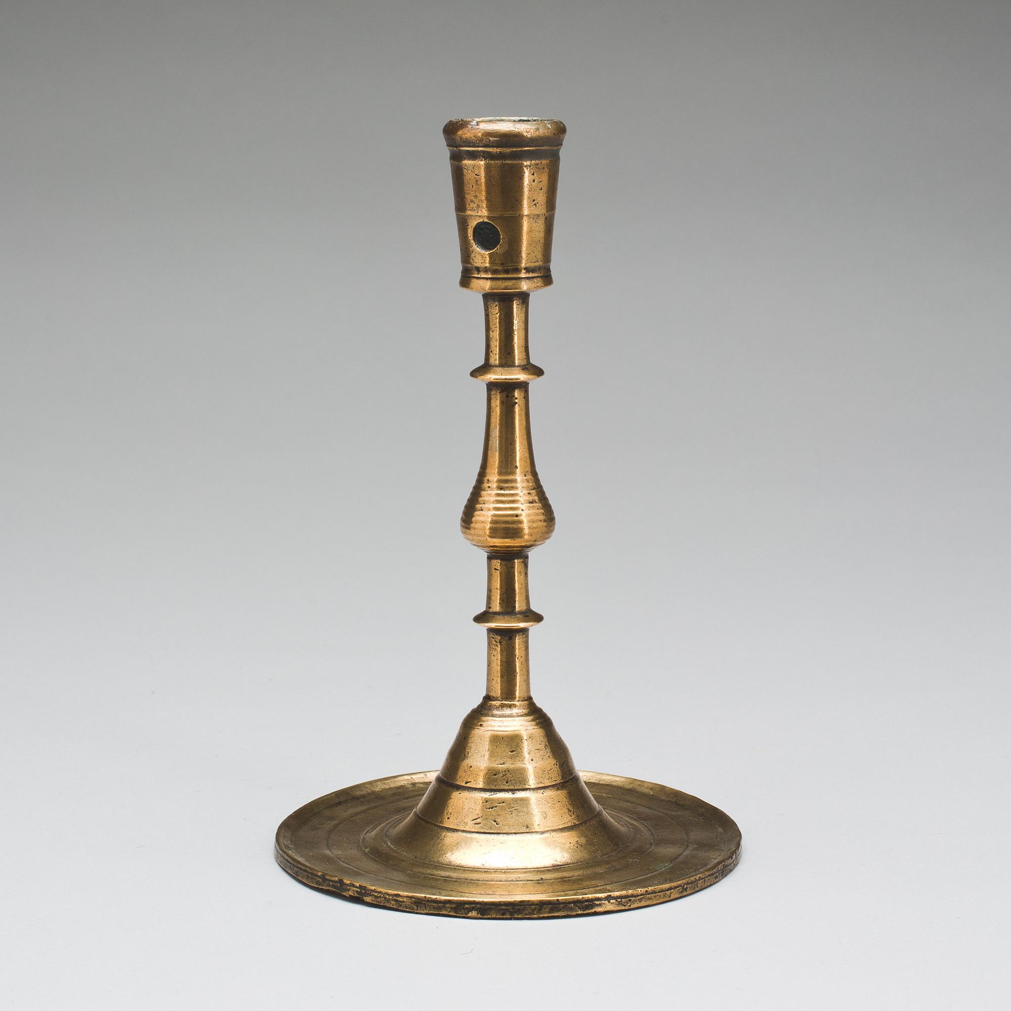 LJUSSTAKE, mässing, sengotisk, 1500-talets första hälft. Sannolikt Frankrike/Tyskland.
