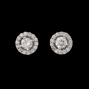 ÖRHÄNGEN, ett par, 14k vitguld med briljantslipade diamanter mittstenar tot ca0,40ct och små dia tot ca0,14ct. 2000-tal.