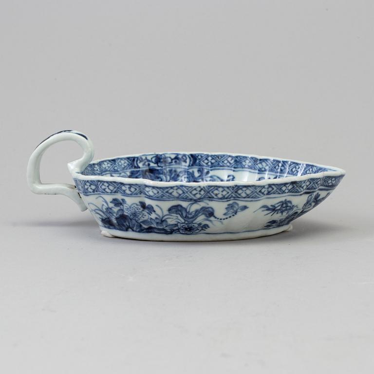 A blue and white sauce boat, Qing dynasty, Qianlong (1736-95).